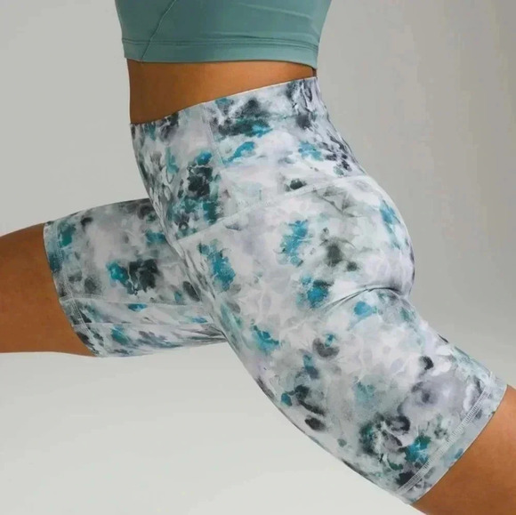 Lululemon Align 6in Biker Shorts in Kaleidofloral Multi Size 4 - Picture 1 of 7